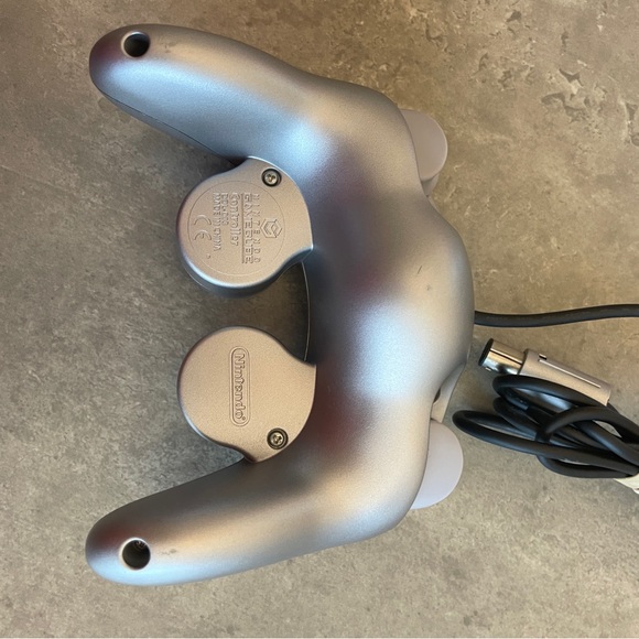 Original Nintendo GameCube Controller - Picture 3 of 4